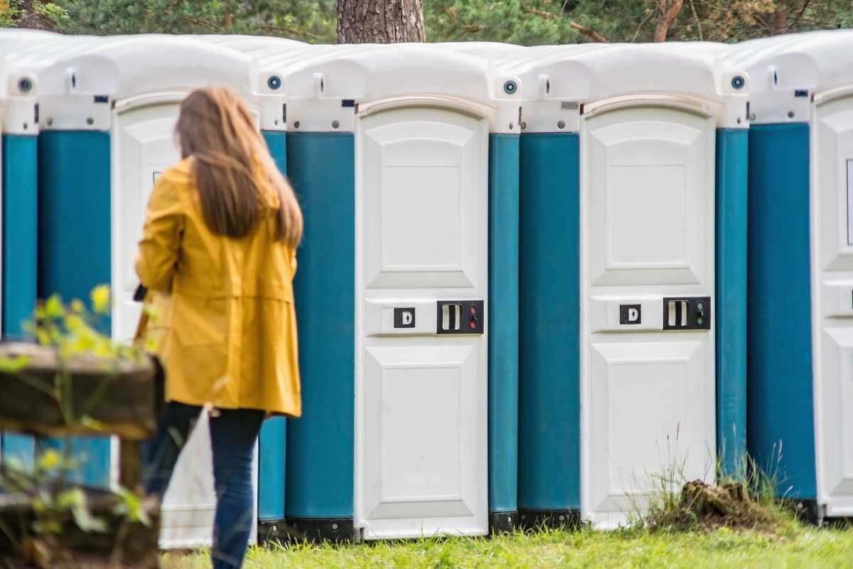 rent portable toilets